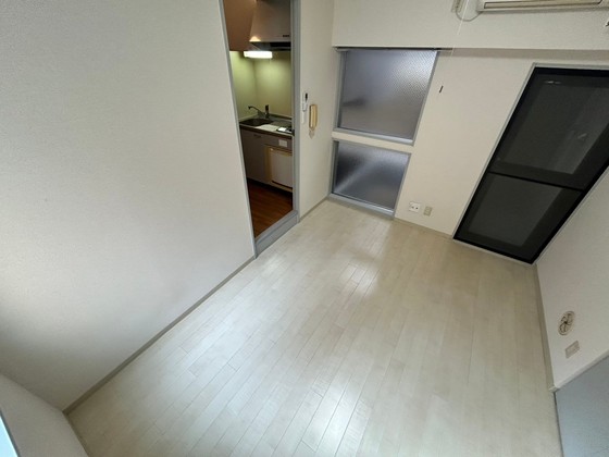 居室・リビング　※別部屋の写真です。