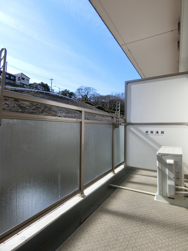 バルコニー　南向きで日当たりの良いバルコニーです