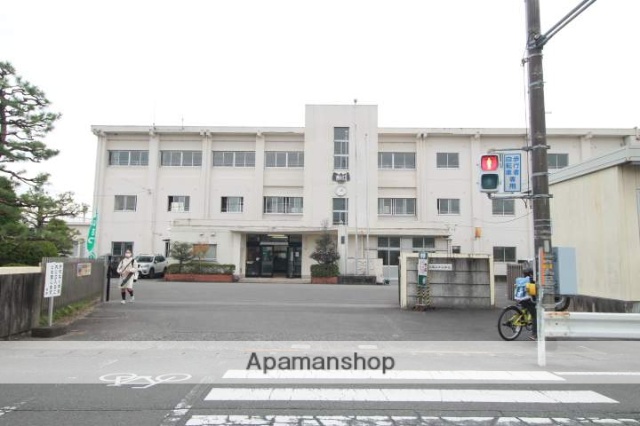 小学校　西山口小（小学校）まで668m