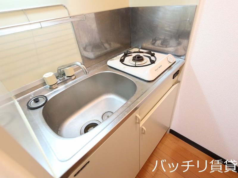 キッチン　写真は別号室の為、現状優先になります。