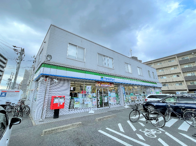 コンビニ　ファミリーマート（コンビニ）まで280m
