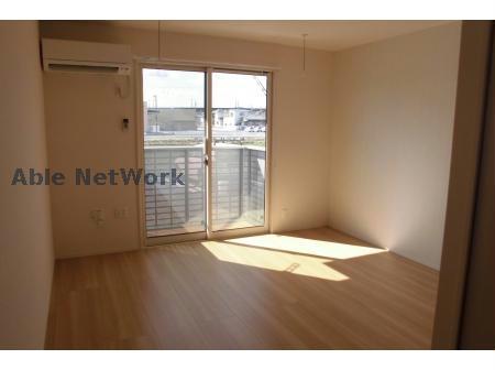 居室・リビング　日差しが差し込みます