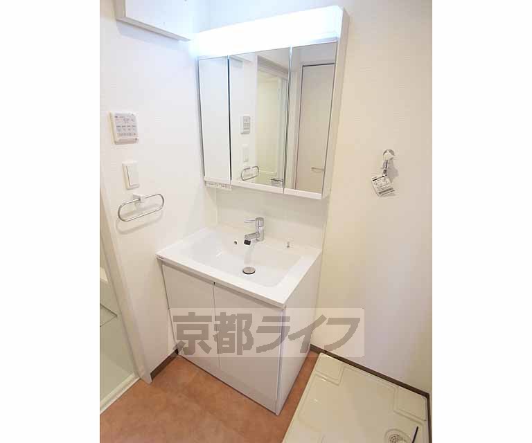 洗面設備　グレード高めの独立洗面台！