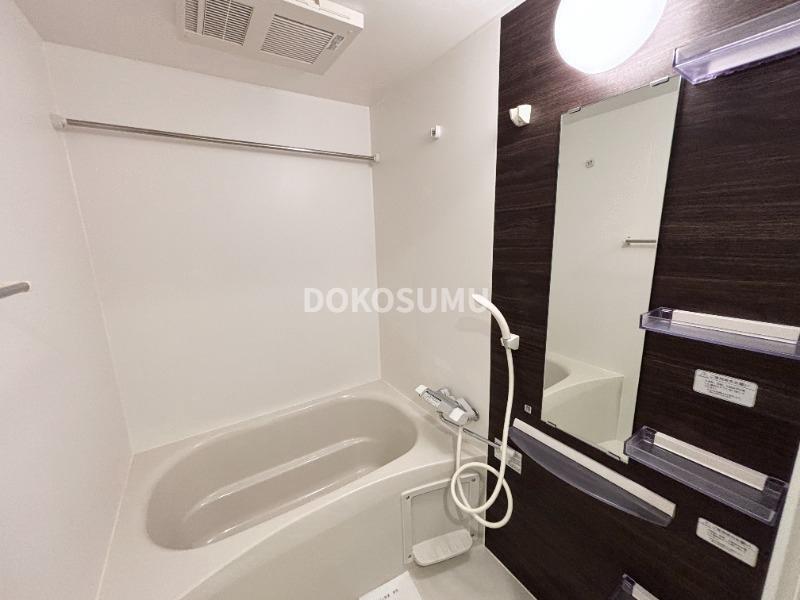 バス・シャワールーム　一日の疲れをやさしく癒やす、清潔感あふれるリラックスバス。