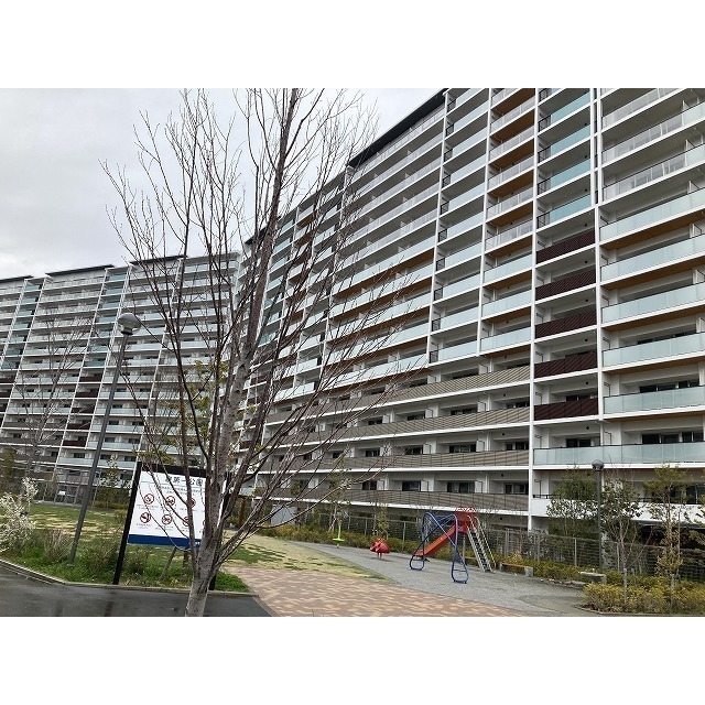 建物外観　目の前に公園が広がっています