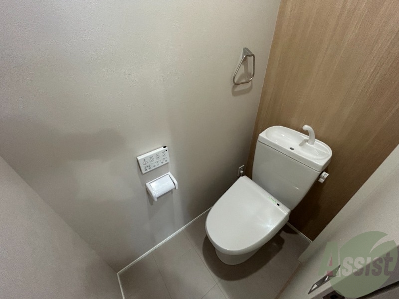 トイレ　トイレはウォシュレット機能付きです。安心して使用できますね。