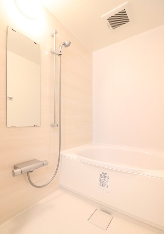 バス・シャワールーム　落ち着いた空間のお風呂です