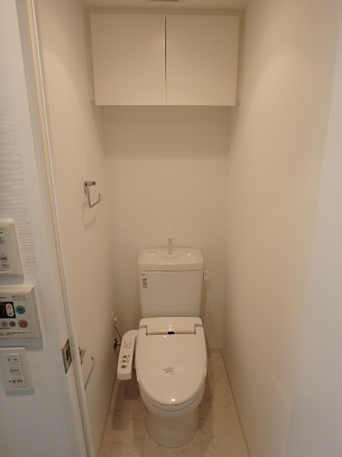 トイレ　棚付き