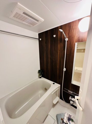 バス・シャワールーム　コンパクトで使いやすいお風呂です