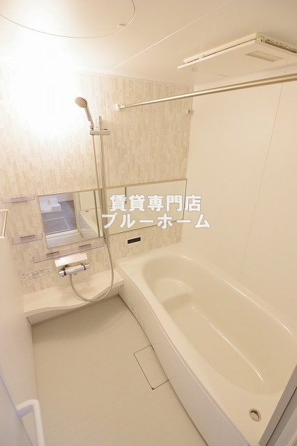 バス・シャワールーム　お風呂は浴室乾燥機付き！