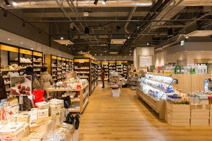 スーパー　福島屋 六本木店（スーパー）まで215m