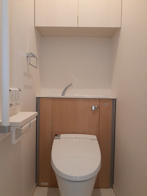 トイレ　ウォシュレット付き