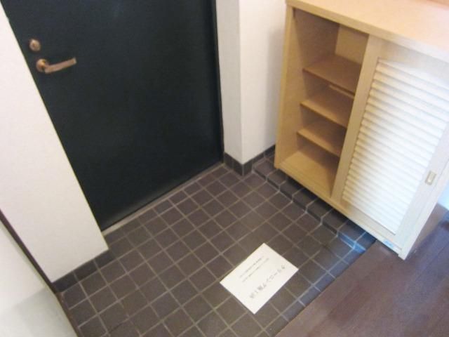 玄関　♪鍵置場に程よい高さのシューズＢＯＸ♪