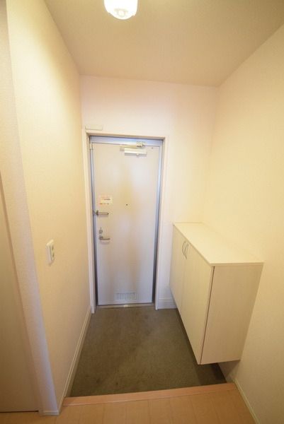 居室・リビング　収納付き玄関