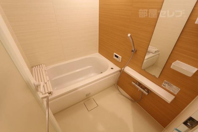 バス・シャワールーム　追い焚き・浴室乾燥機能付きです。