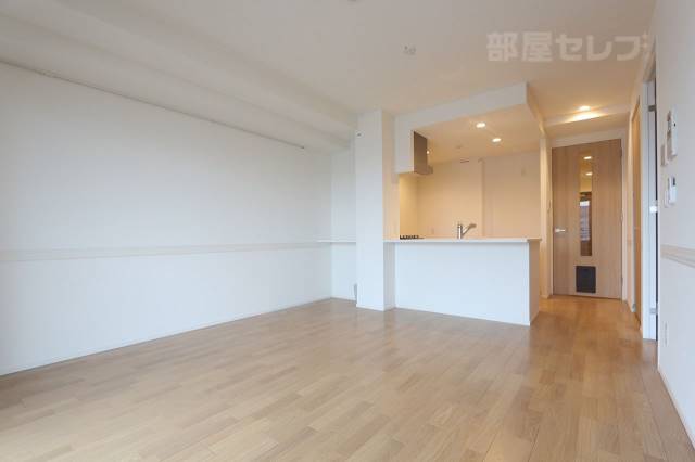 居室・リビング　床暖房付が設備として備わります。