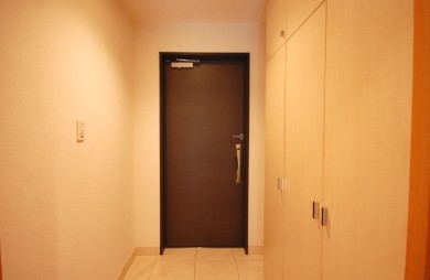 玄関　※別部屋の参考写真です。