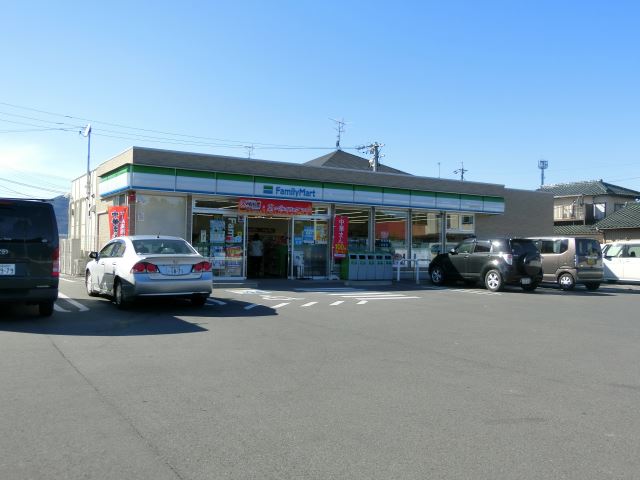 コンビニ　ファミリーマート（コンビニ）まで1800m