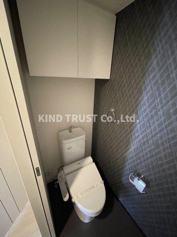 トイレ　落ち着いた色調のトイレです