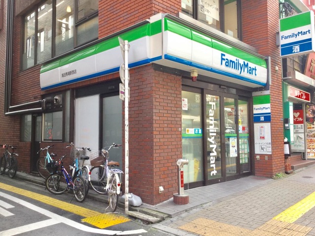 コンビニ　ファミリーマート高田馬場駅西店（コンビニ）まで292m