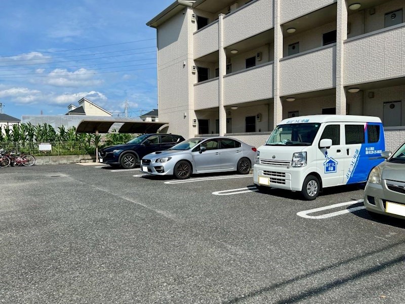 駐車場　敷地内駐車場（空き要確認）