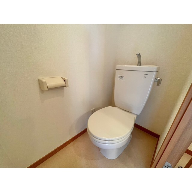 トイレ　※別のお部屋の参考写真です。