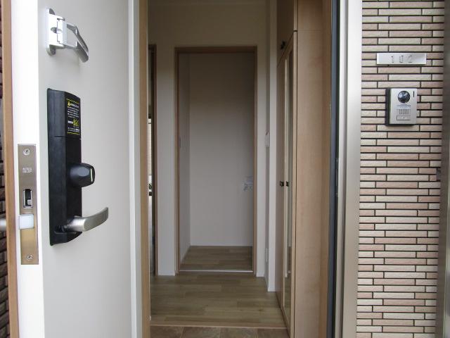 玄関　収納もある玄関です