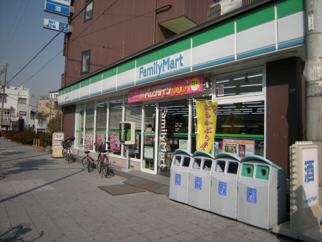 コンビニ　ファミリーマート（コンビニ）まで246m