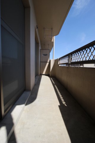 バルコニー　お洗濯にも便利なバルコニー付き