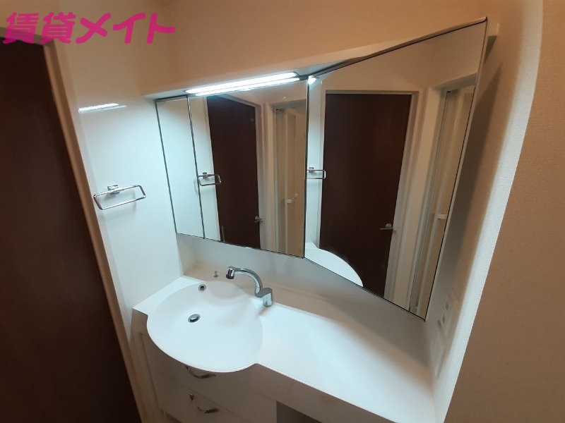 洗面設備　同型参考写真