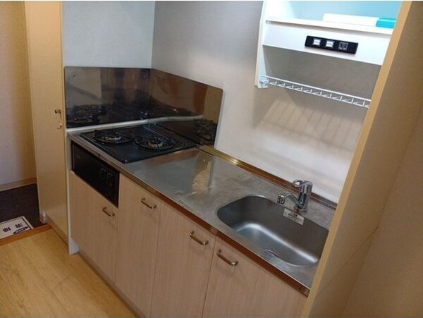 キッチン　※写真は同じマンションの違う部屋のものになります。