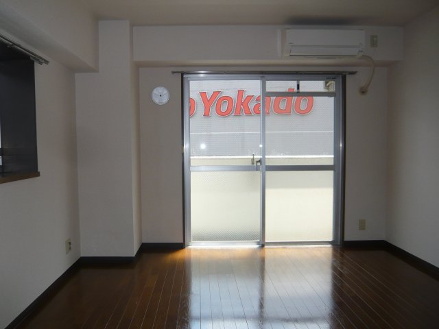 居室・リビング　ゆったり過ごせる居間です