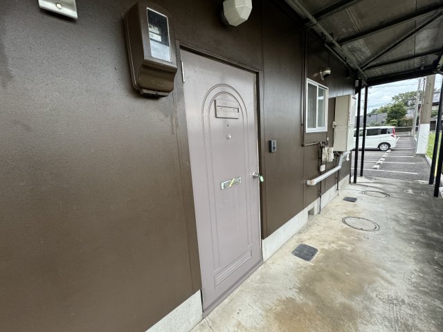 フォーブル岡田の玄関写真