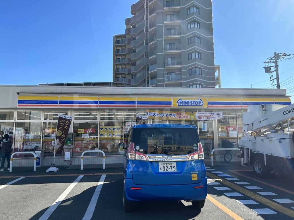 コンビニ　ミニストップ さいたま新中里４丁目店（コンビニ）まで80m