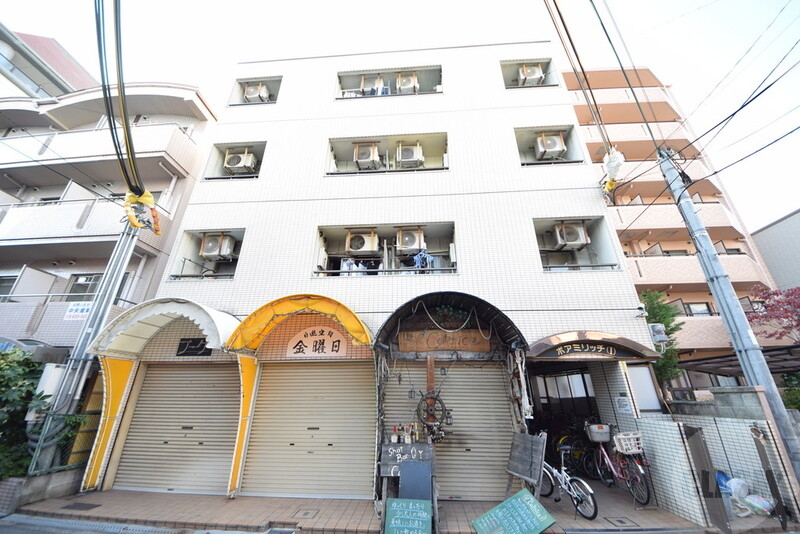 建物外観　明るく綺麗な外観