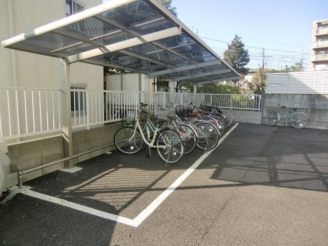その他共有部分　屋根付の共用駐輪場です