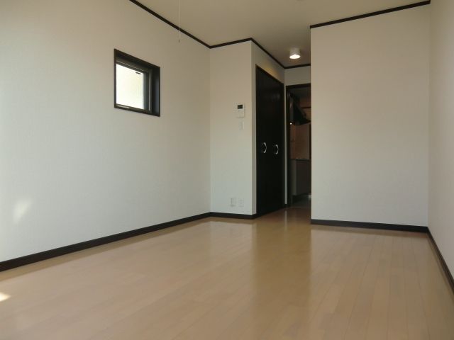 その他部屋・スペース　バルコニー側から見た居室