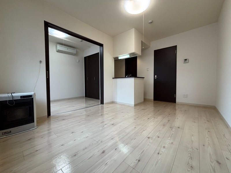 居室・リビング　広くてキレイなお部屋が広がっていて、充実した生活が送れそう。