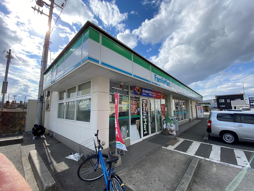 コンビニ　ファミリーマート 姫路中島店（コンビニ）まで1000m