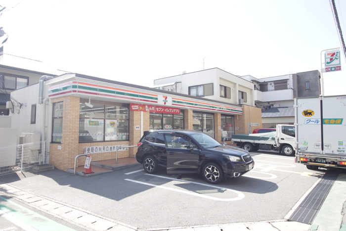 コンビニ　セブンイレブン（コンビニ）まで200m
