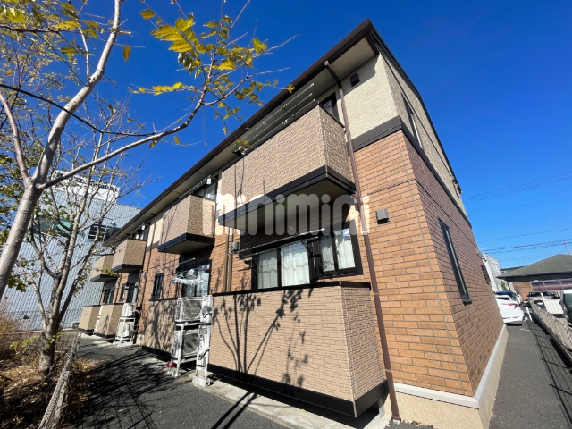 建物外観　２トーンカラーの落ち着いた印象のある外観。