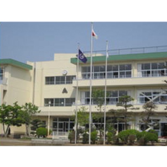 小学校　牛久市立牛久小学校（小学校）まで880m
