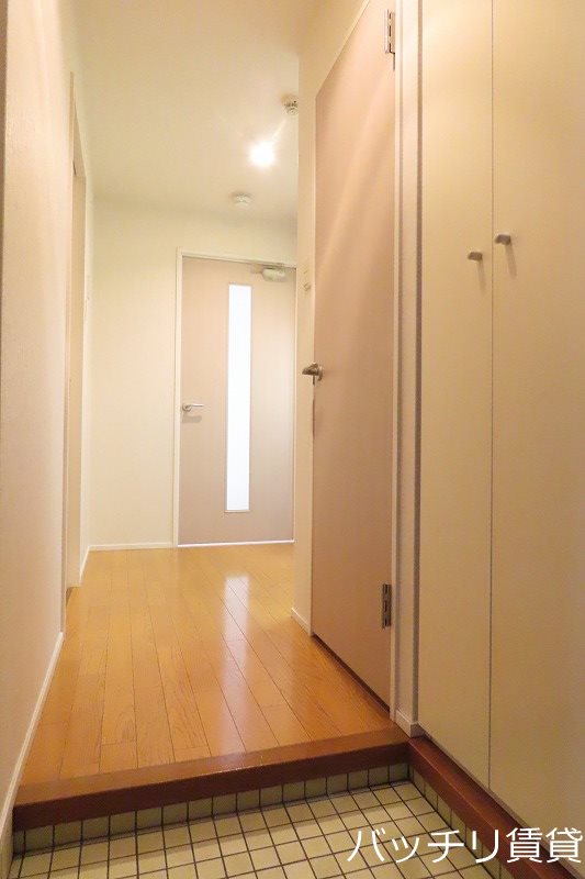 玄関　※同マンション別部屋写真の為、現状優先。