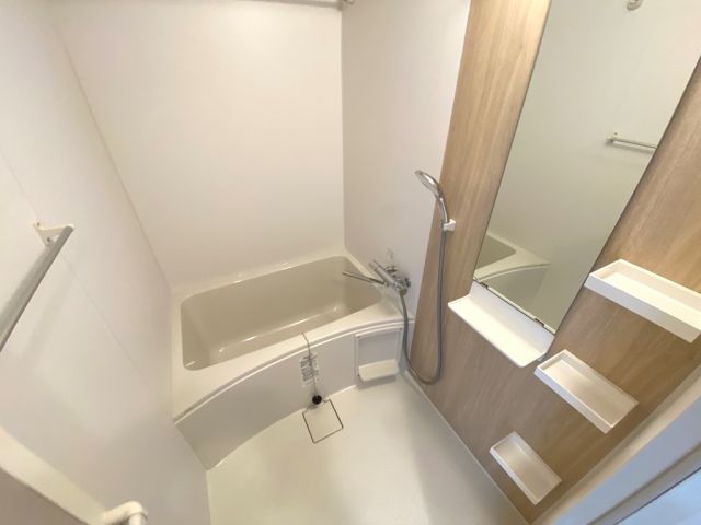 バス・シャワールーム　※部屋毎でカラーに違いがある場合がございます。