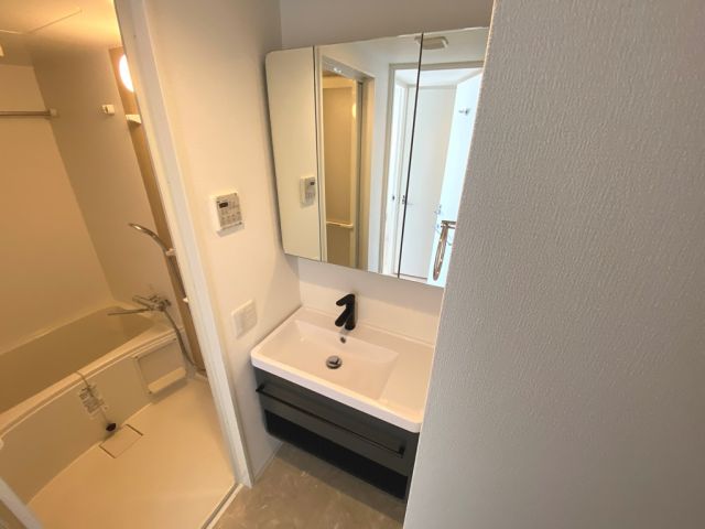 洗面設備　※部屋毎でカラーに違いがある場合がございます。