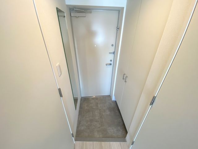 玄関　※部屋毎でカラーに違いがある場合がございます。