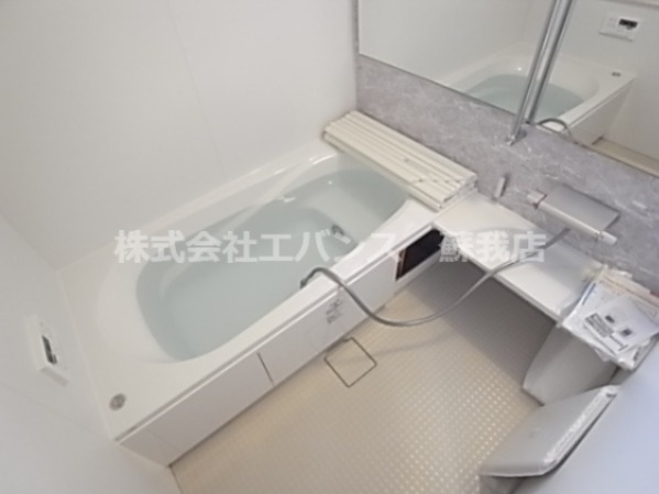バス・シャワールーム　落ち着いた空間のお風呂です