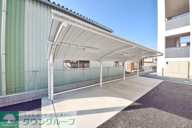 その他　敷地内雨の日でも安心の屋根付き駐輪場