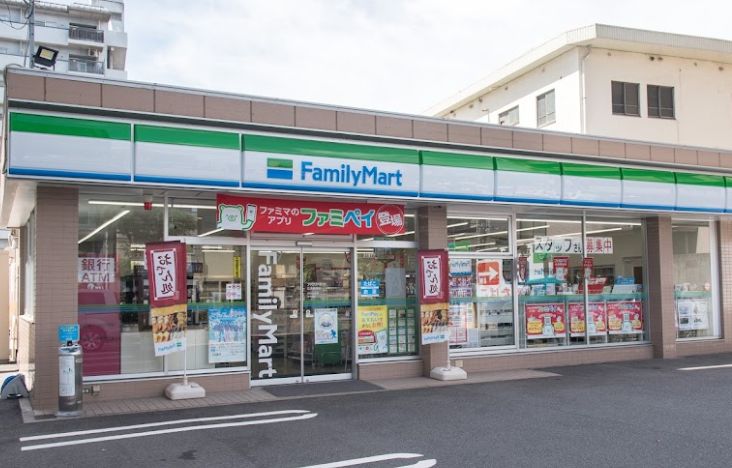 コンビニ　ファミリーマート 広島観音店（コンビニ）まで327m
