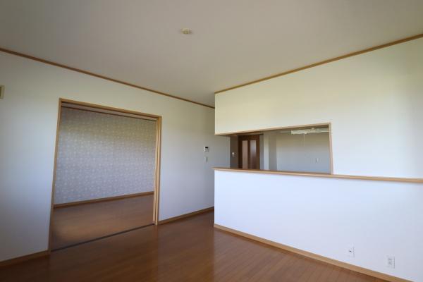 オーク菰田の居間写真